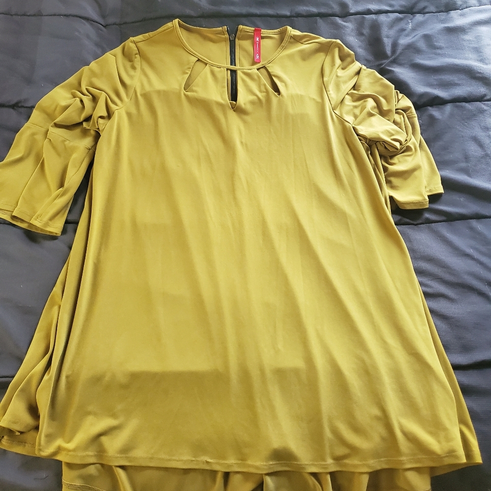 women large pea green 3/4 sleeve dress, knee length